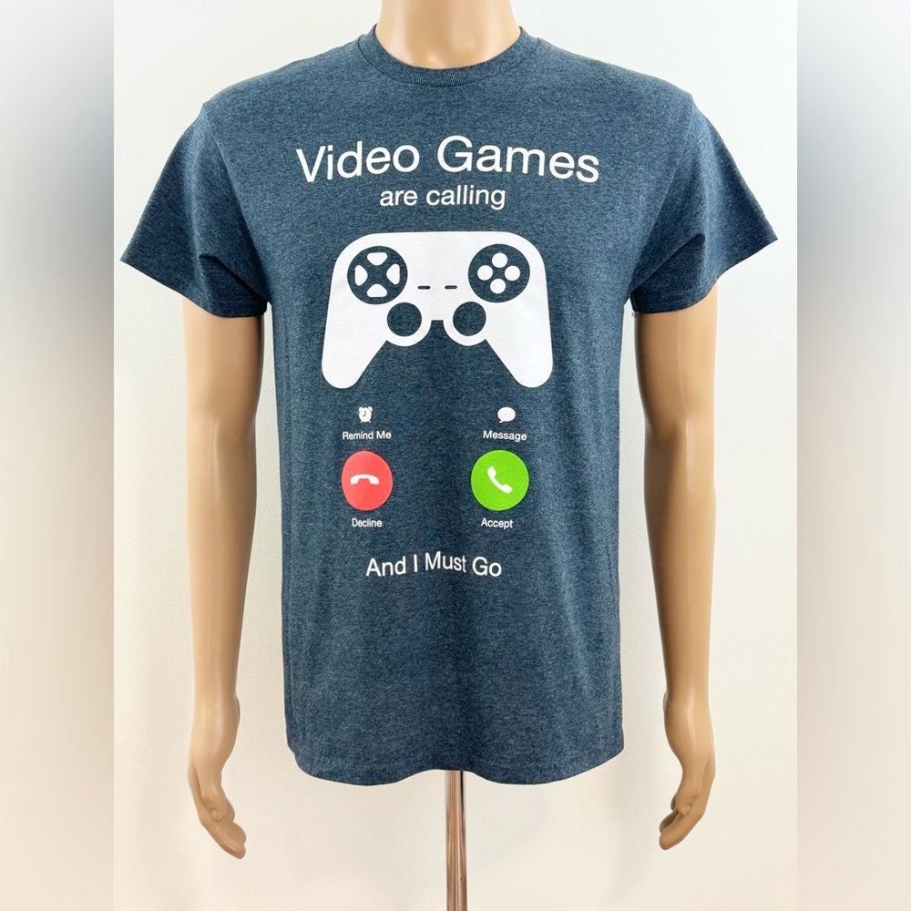 Video Games are Calling And I Must Go, Graphic T-Shirt, Men's Size Medium (Gray)